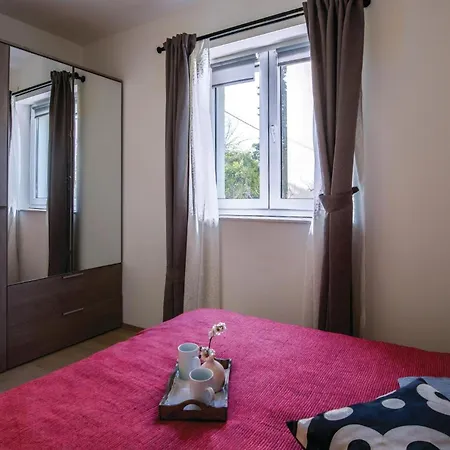 1 Bedroom Gorgeous In Apartamento Zadar