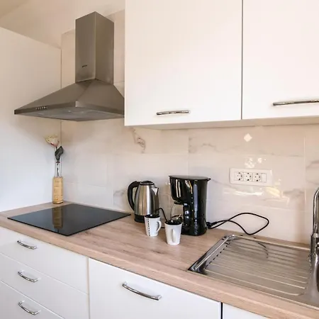 1 Bedroom Gorgeous In アパート